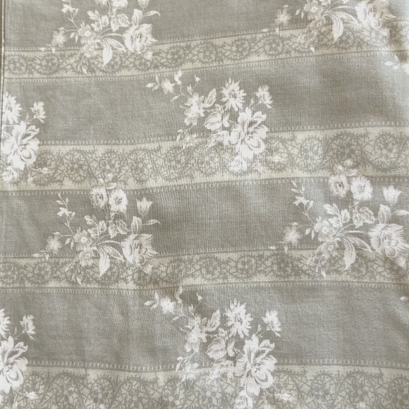 Pierre Deux quilted reversible queen size comforter and 4matching pillow cases - Picture 1 of 5